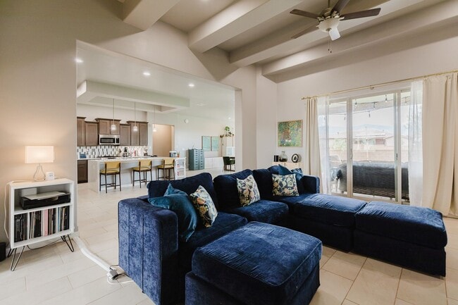 Photo - Modern 5 Bedroom Home with Solar Panels - ...