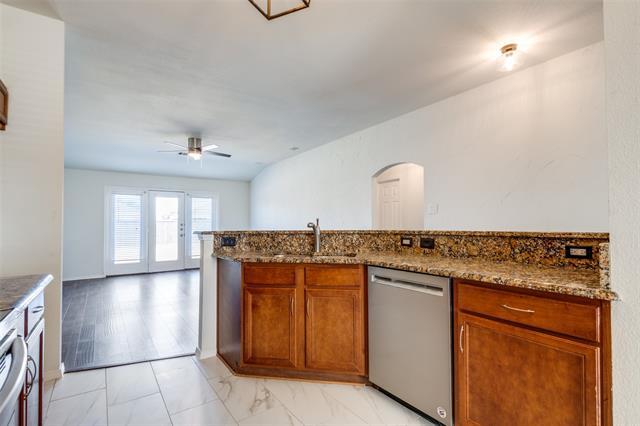 Photo - 222 Independence Tr