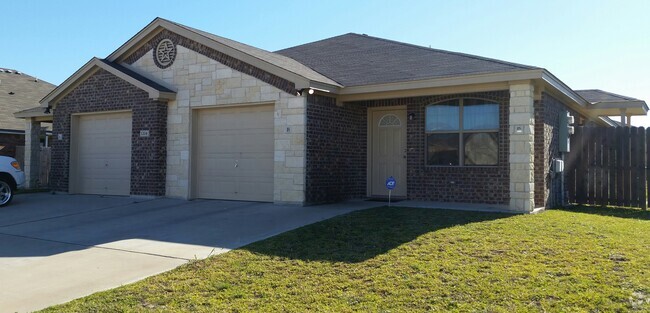 Building Photo - 1204 Cavalry Lane Unit B Rental