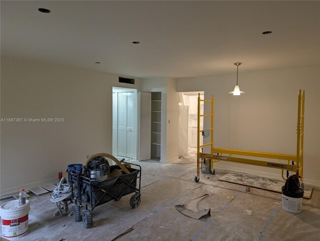 Building Photo - 7955 SW 86th St Unit 502