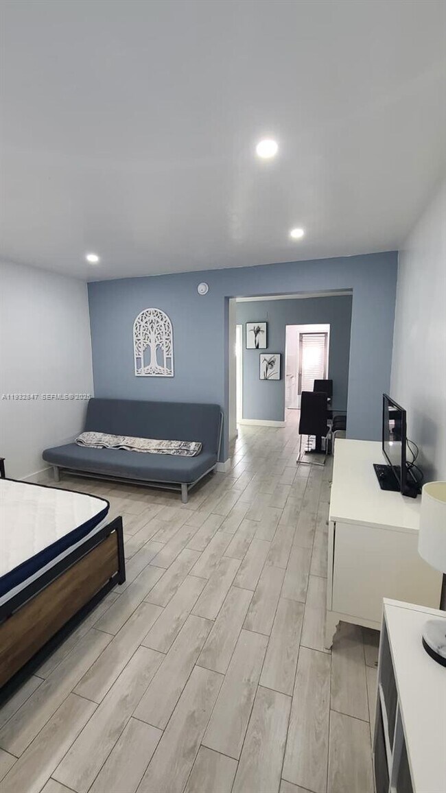 Building Photo - 761 Euclid Ave Unit 7