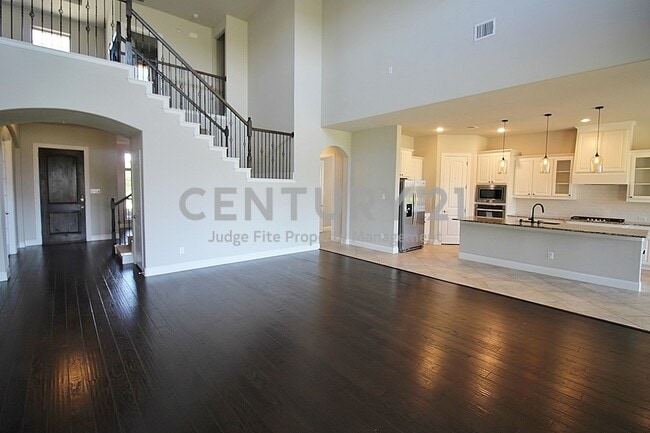 Photo - Luxury 2-Story 4/3.5/3 in Heath Yacht & Golf Club For Rent!