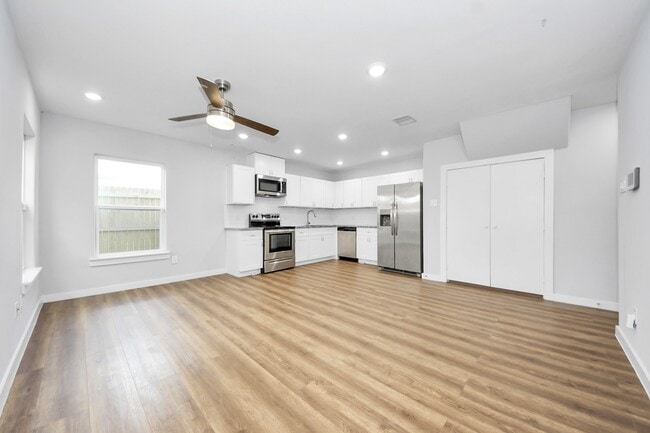 Photo - 6617 Bacher St