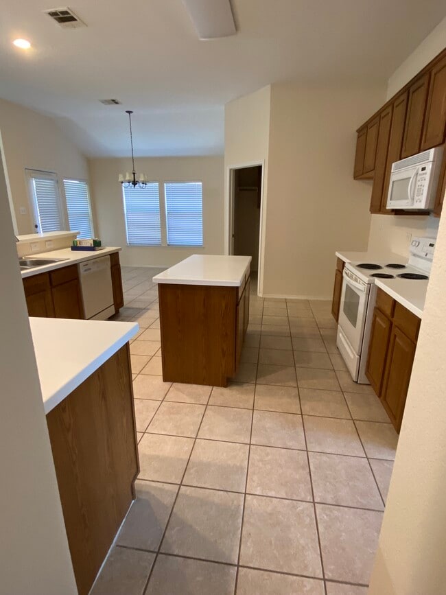 Photo - 112 Cherrytree Trl