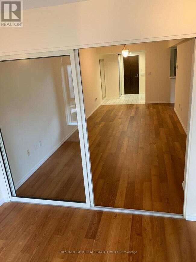 Photo - 225 Davenport Rd Unité 206