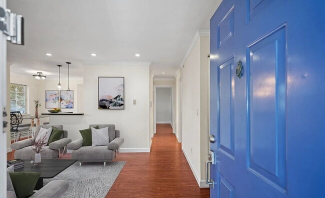Welcome to this serene, generous unit in t... - Welcome to this serene, generous unit in t... Apartment
