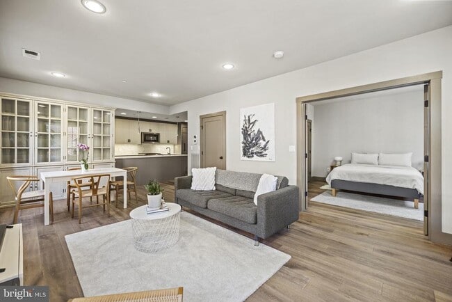 Photo - 3220 Grace St NW Unidad 2