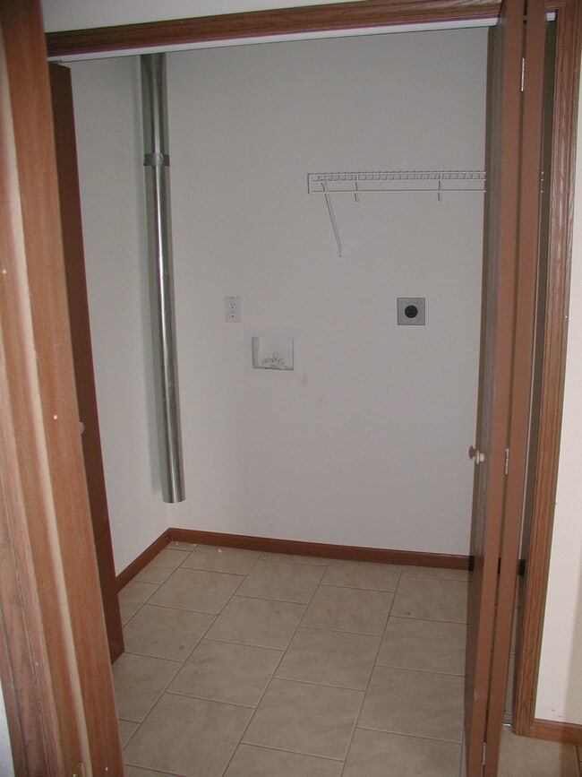 Washer & Dryer hookups