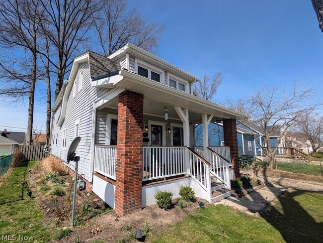 Building Photo - 1902 Harding Dr