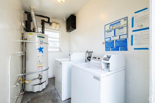 Laundry on-site - 2041 W Martin Luther King Jr. Blvd