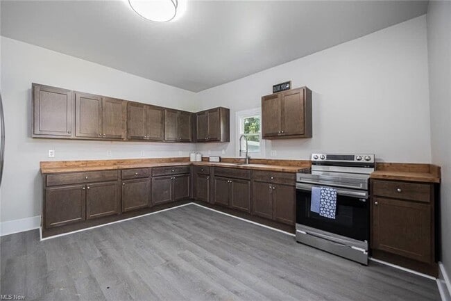 Photo - 7855 East St