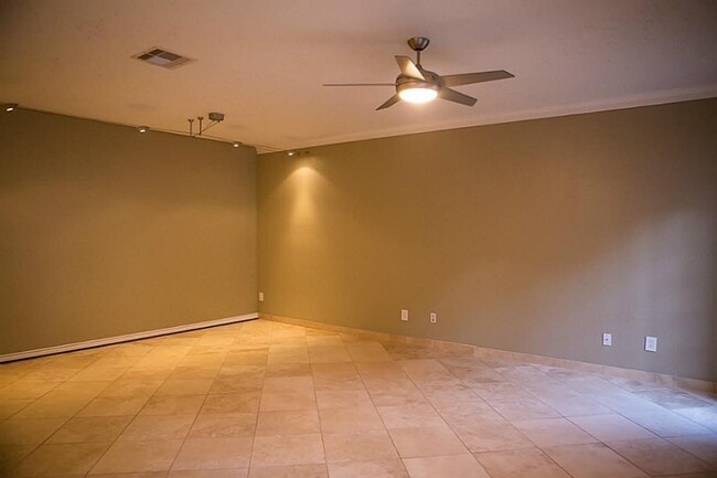 Photo - 6000 Reims Rd Unidad 3403