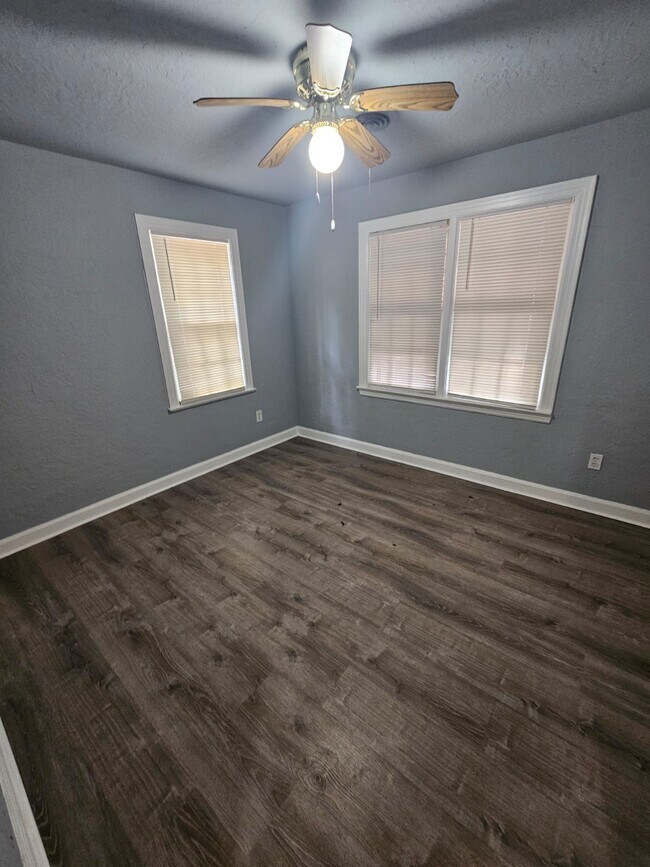 Photo - 2107 NW Baltimore Ave
