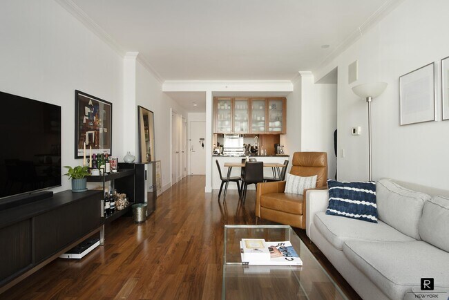 250 E 53rd St Unit 403