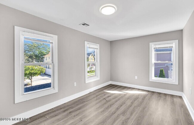 Photo - 700 Fifth Ave