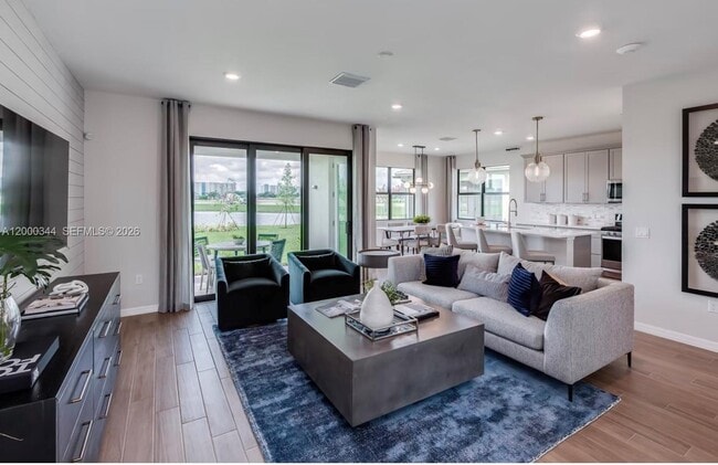 Photo - 2485 Primrose Pl