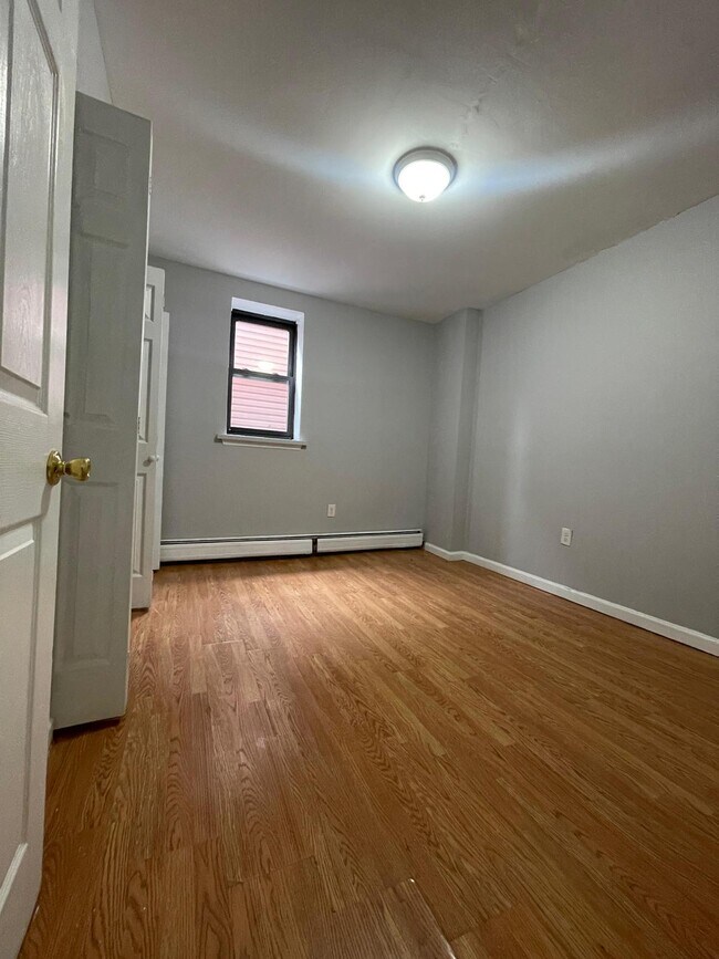 136 Grant Ave 2D