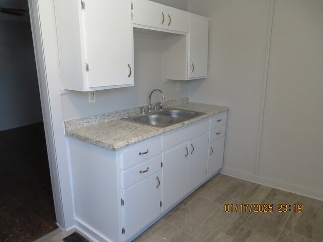 Photo - 202 W 3rd St Unit 3