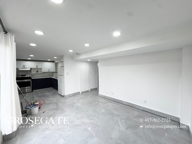 Photo - BRAND NEW 3 BEDROOM 2 BATHROOM WALKOUT BASEMENT Unité 2