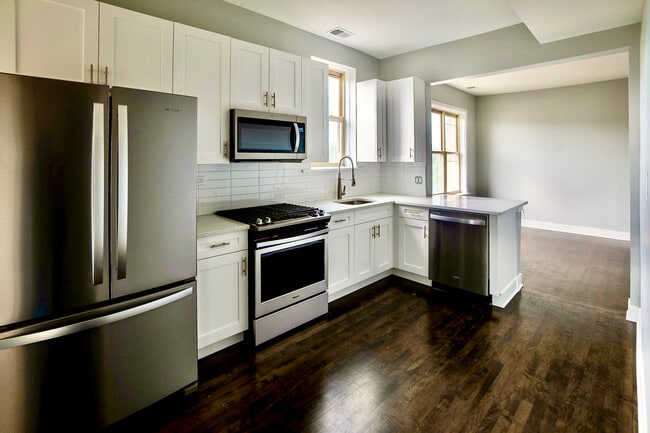 Kitchen - 2015 N Humboldt Blvd Apartments Unit 3