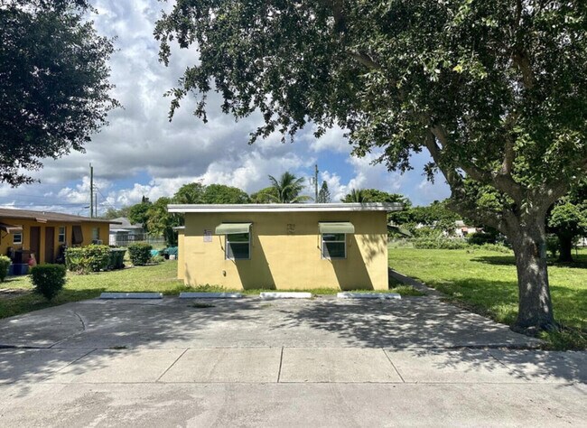 Photo - 24 SW 10th Ave