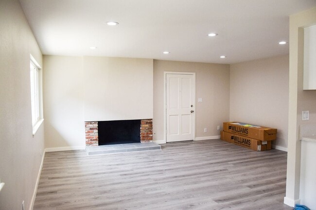 Building Photo - Olive (815) North Unit Olive (815) #A Rental