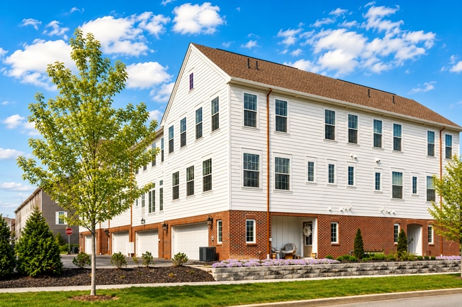 Building Photo - 800 Gillian Ln