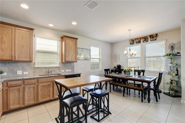 Photo - 371 Wapiti Rd