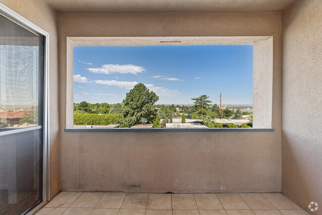 Vaulted Ceiling, 2BR, 2BA - 872SF - Balcony