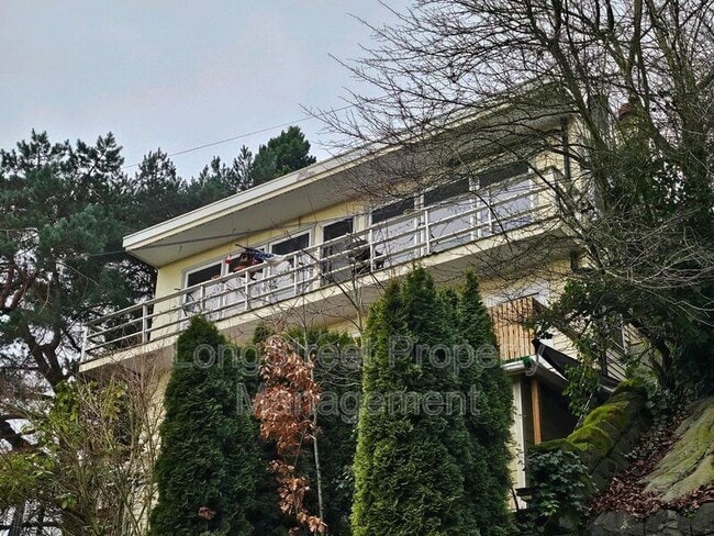 Photo - 801 SW Broadway Dr