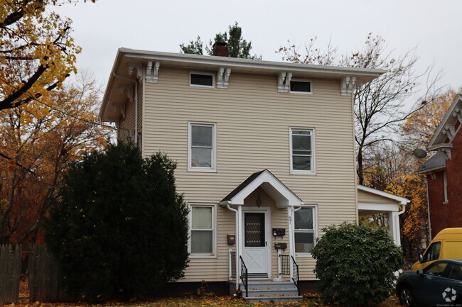 Building Photo - 87 Pleasant St Rental