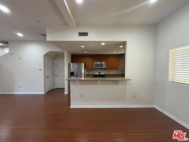 15024 Magnolia Blvd Unidad 102