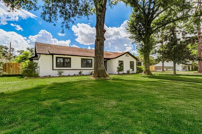 Photo - 9923 Emnora Ln