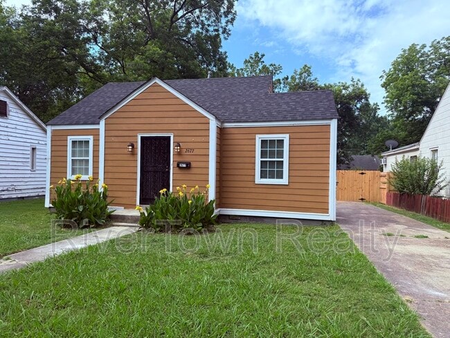 Photo - 2677 Larose Ave