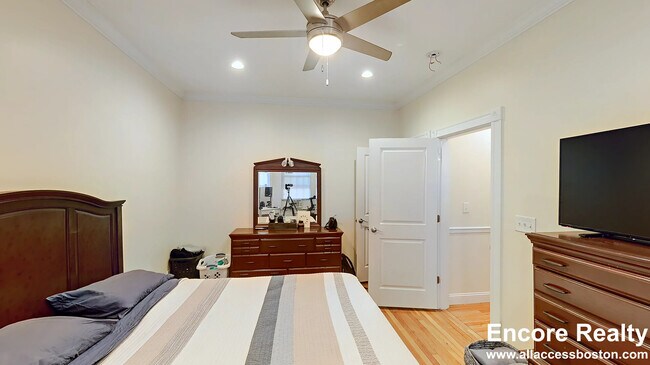 Photo - 25 Glenville Ave
