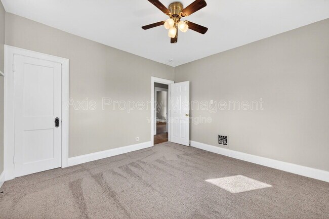 12 Lee Ave