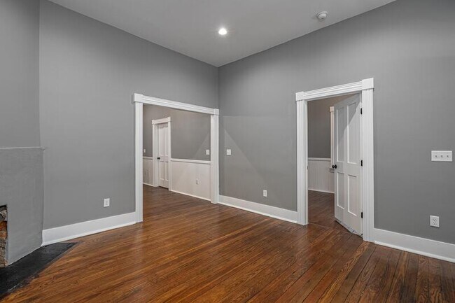 Photo - 509 W 38th St