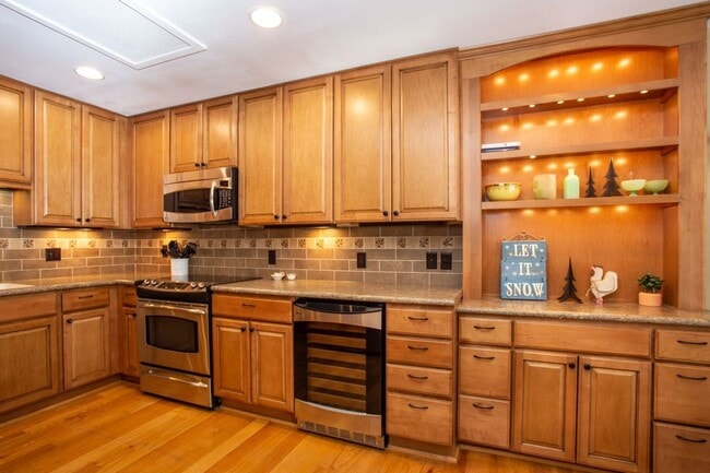 Photo - 2 bedroom in Frisco. Walk to Main Street! Garage and Yard! Hot tub!