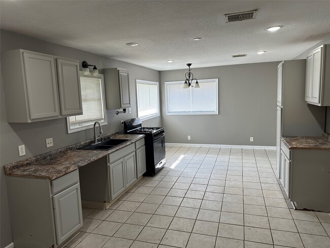 Photo - 1905 19th Ave N