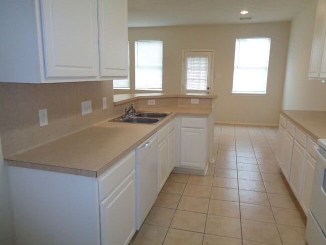 Photo - Beautiful 3BR Townhome in Villas of Oakwood Glen – Klein ISD