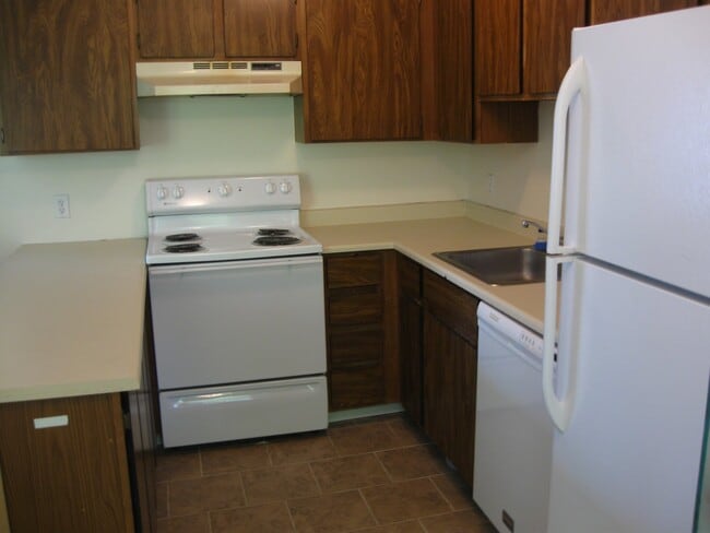 Building Photo - (52HU#13-101)
Littleton Location - Studio Unit 13-101 Rental