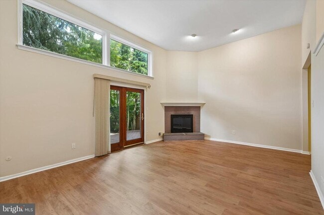 Photo - 156 Eaton Dr