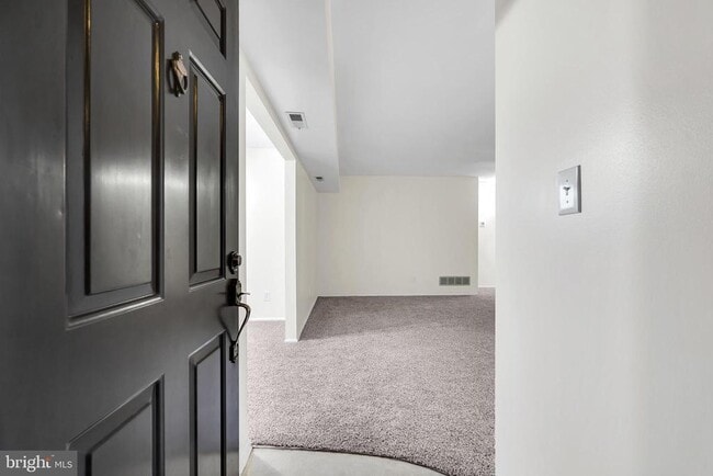 Building Photo - 60B Sumac Ct