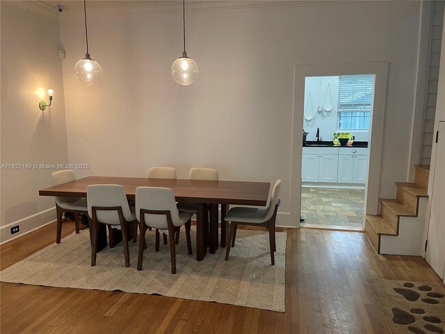 Photo - 27 NE 49th St