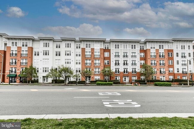 Building Photo - 2665 Prosperity Ave Unit 240