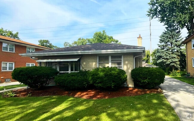 Building Photo - 729 Barnsdale Rd Rental