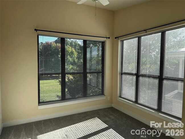 Photo - 3435 Spencer St