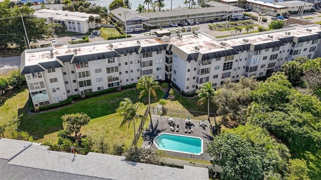 Photo - 941 Crystal Lake Dr Unit 405