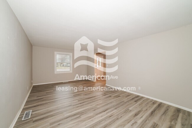 Photo - 6619 N Greenmont Rd