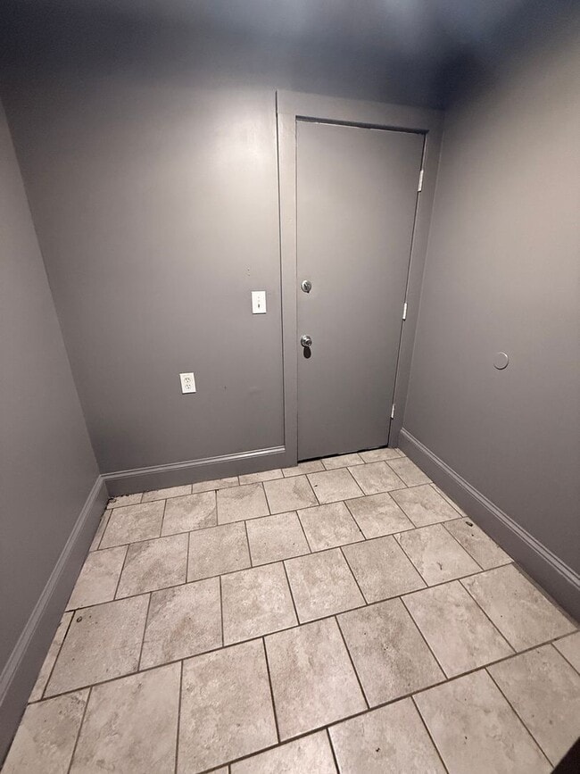 Photo - Charming 3-Bedroom Home for Rent with a Ya...